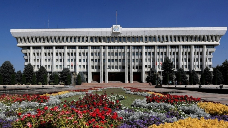 Кредиты и&nbsp;гранты, которые за&nbsp;год одобрил Жогорку Кенеш. Сумма немаленькая