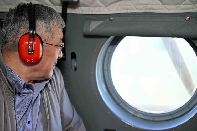 Адылбек Касымалиев на вертолете проинспектировал объекты Игр кочевников и F1H2O