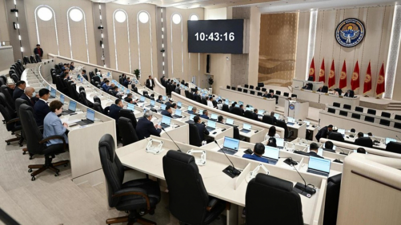 Мина или возможность? Некоторые госуслуги в Кыргызстане будут оказываться без обращения граждан