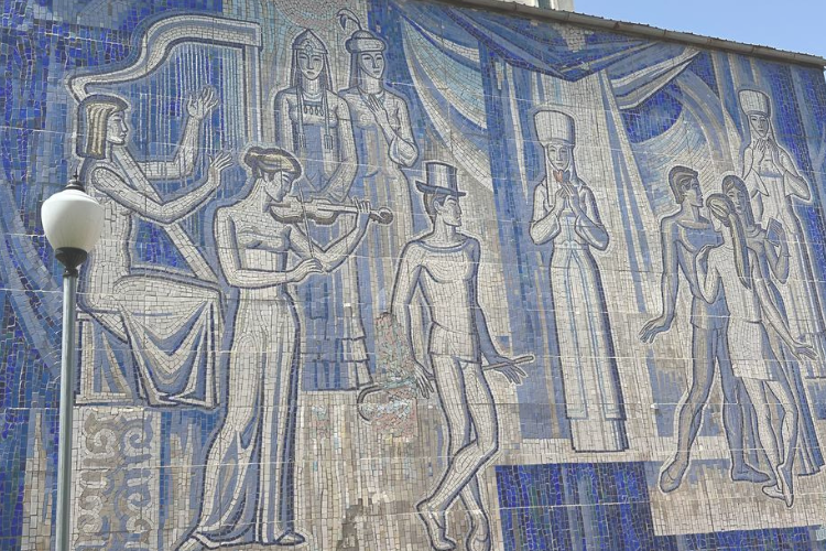 Туристы восхищаются, местные не замечают: как исчезают мозаики Оша