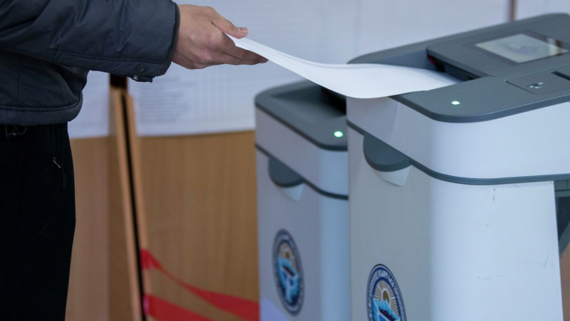 Жогорку Кенеш может назначить выборы президента 17 сентября